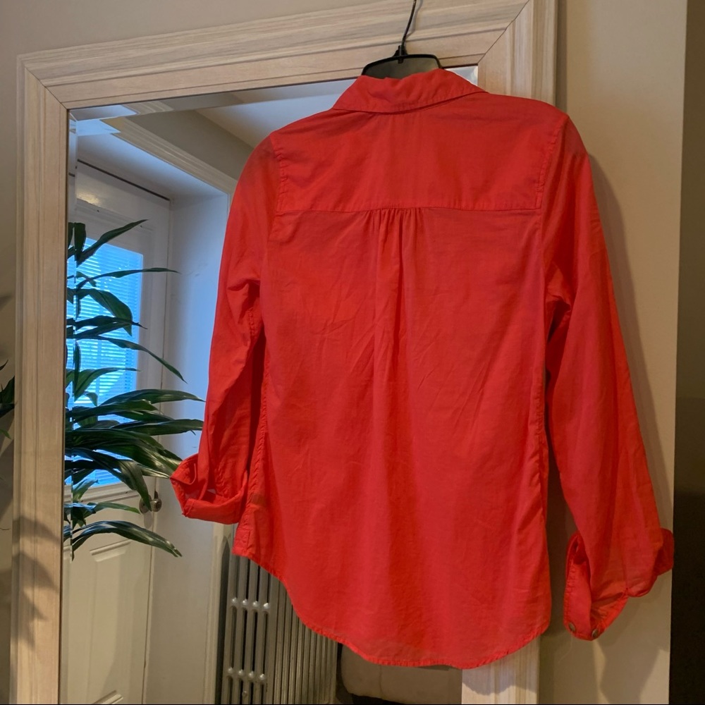 EXPRESS Lightweight Buttondown Top - Picture 2 of 5